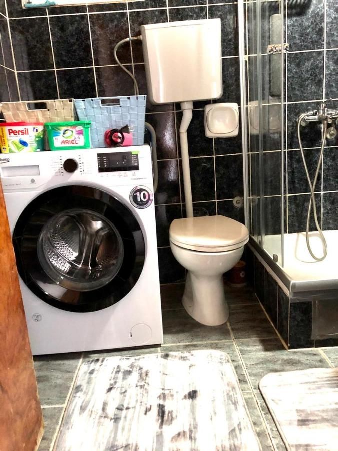 Проживание в семье Dino’s House Улцинь